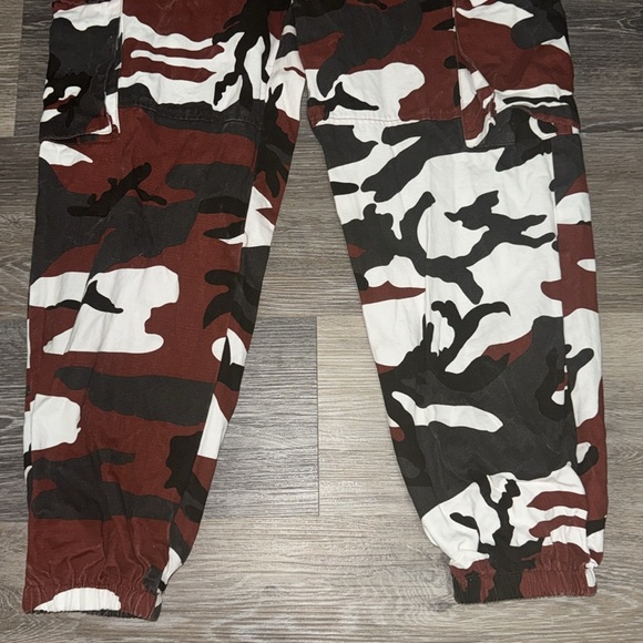 Paper Heart Red, Black & White Camo Cargo Pants - Size Medium - Picture 3 of 10